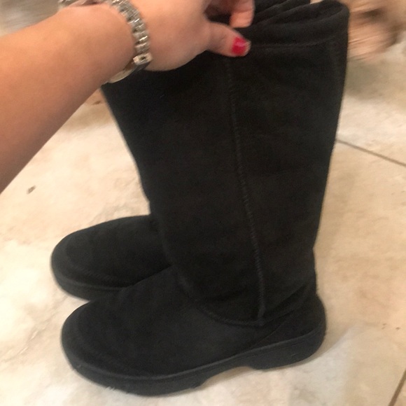 Women’s uggs - Picture 3 of 4